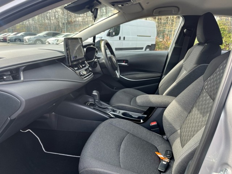 2023 Toyota Corolla - image 6