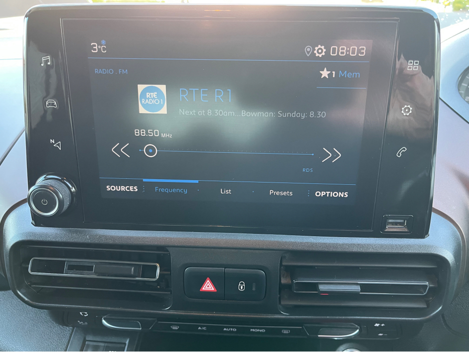 2020 Peugeot Rifter - image 16