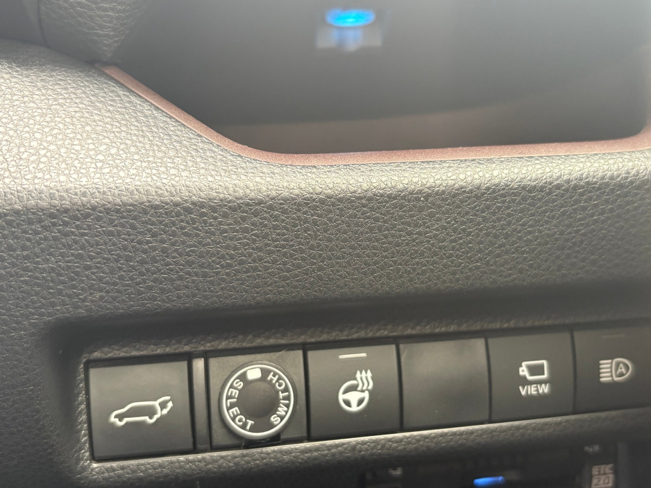2022 Toyota Rav4 - image 13