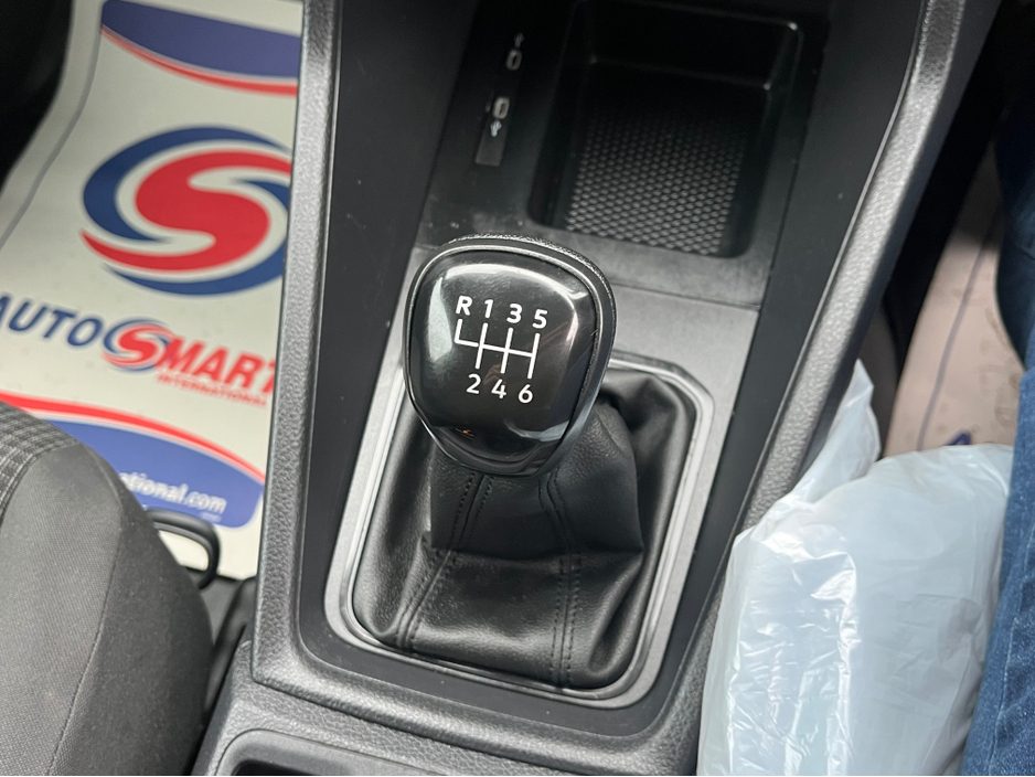 2022 Volkswagen Caddy - image 14