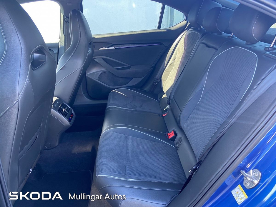2025 Skoda Superb - image 7