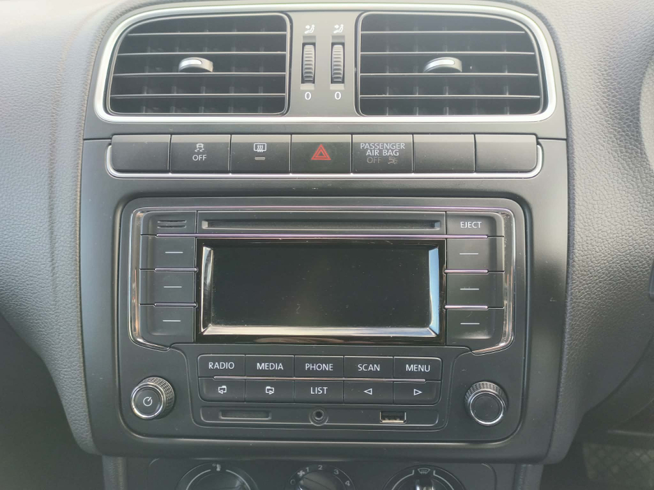 2011 Volkswagen Polo - image 12