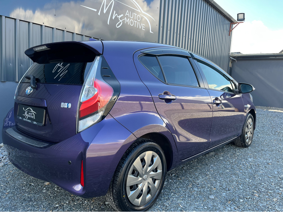 2017 Toyota Aqua - image 5