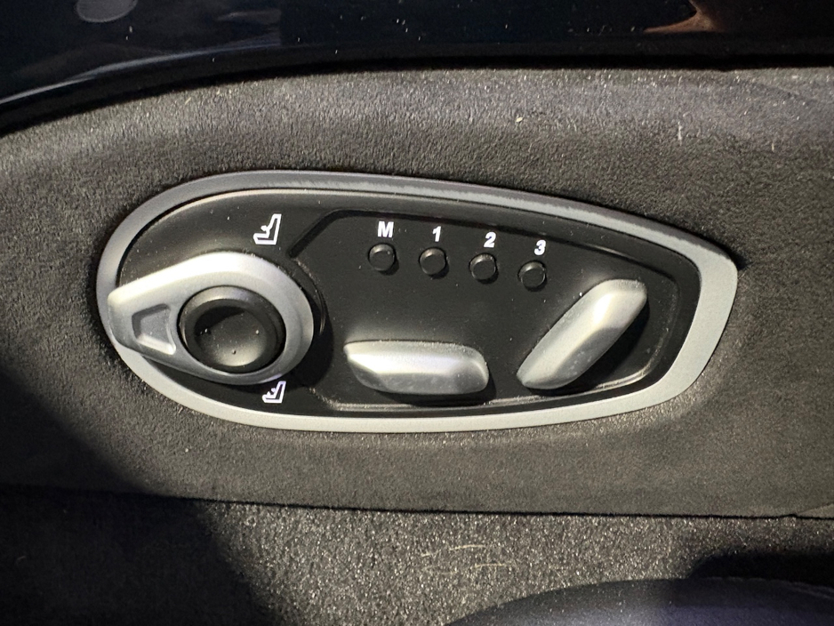 2020 Aston Martin Vantage - image 7