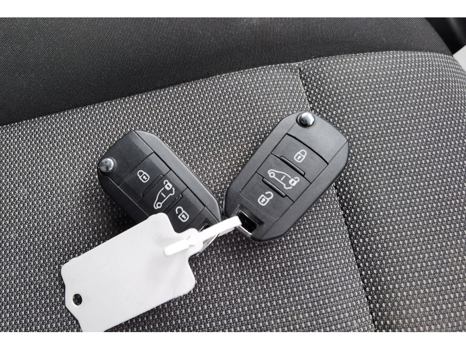 2022 Citroen Berlingo - image 15