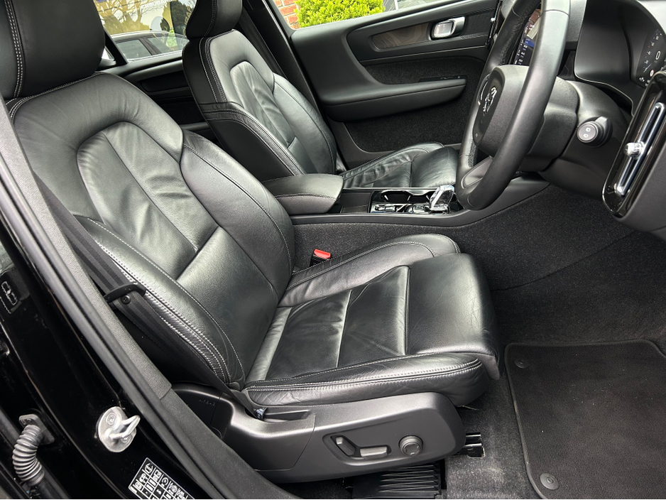 2023 Volvo XC40 - image 20