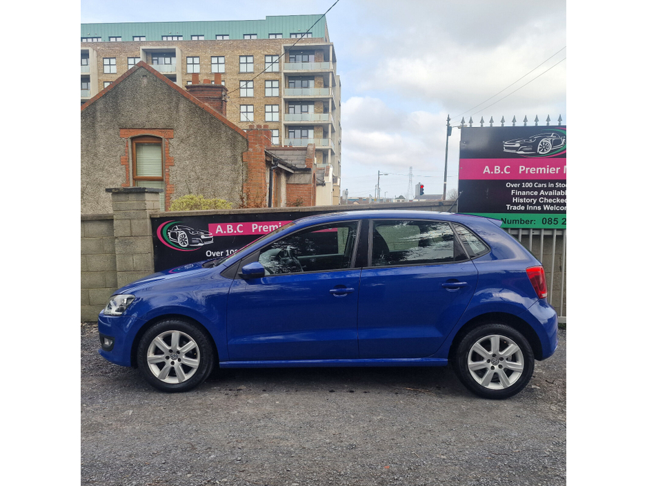2012 Volkswagen Polo - image 4