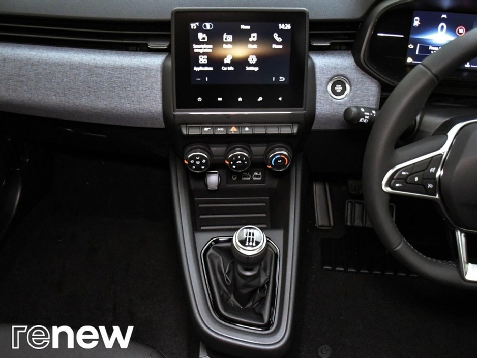 2025 Renault Clio - image 21