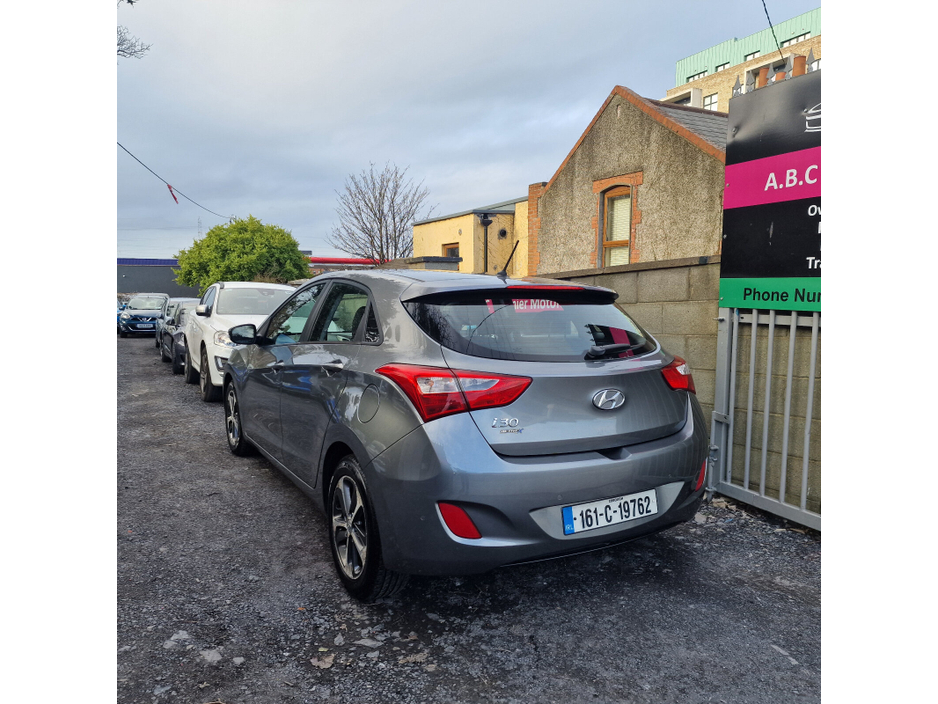 2016 Hyundai i30 - image 7