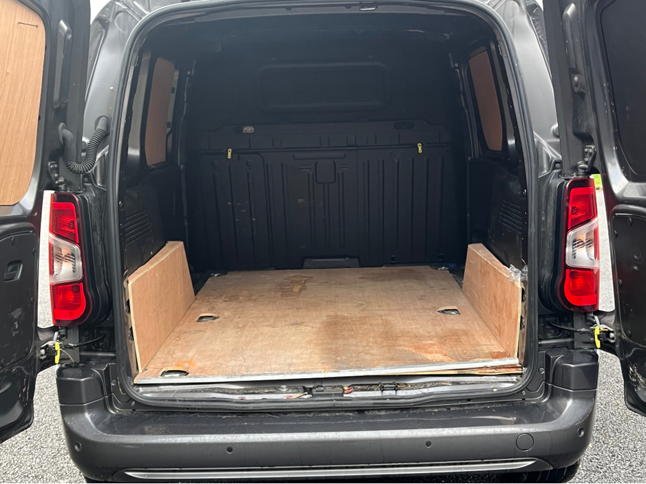 2023 Peugeot Partner ASPHALT PREMIUM + BLUEHDI PLUS L1 €14,500