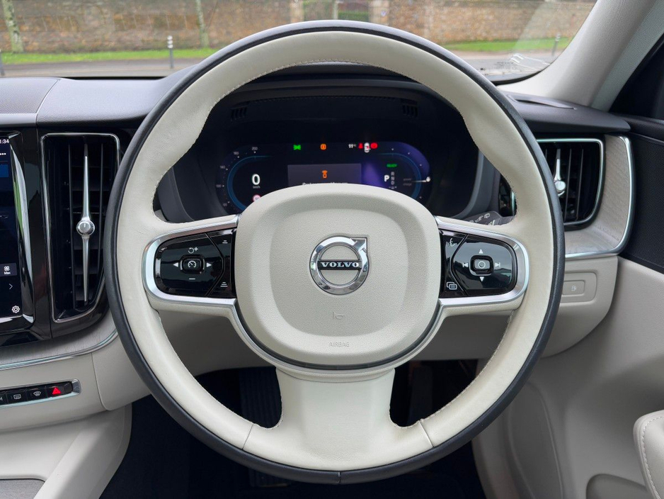 2023 Volvo XC60 BLONDE LEATHER PLUS BRIGHT T6 RECHARGE €45,995