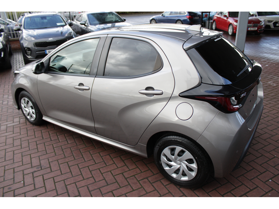 2021 Toyota Yaris - image 6