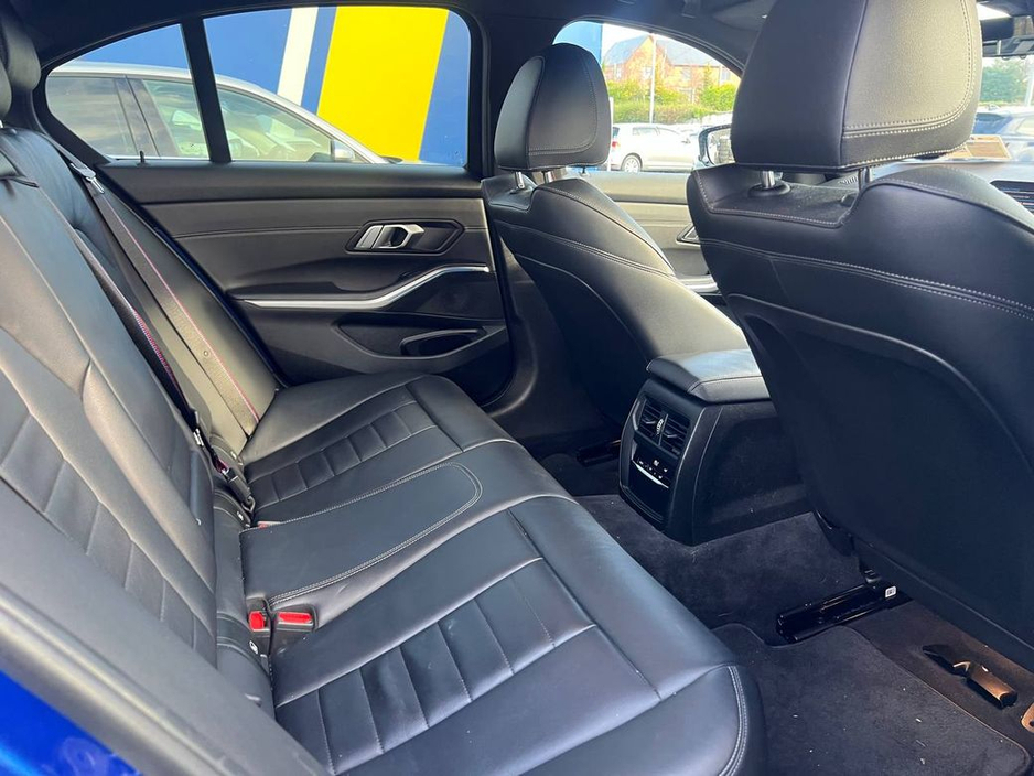 2021 BMW 3 Series - image 8