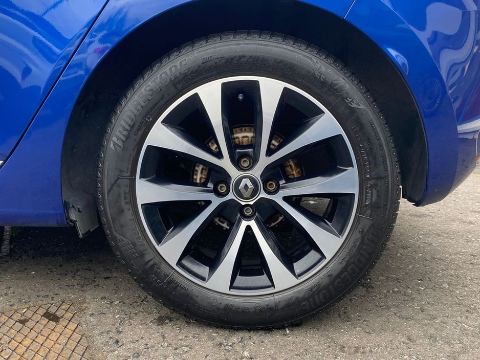 2020 Renault Clio - image 12