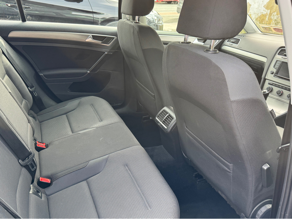 2016 Volkswagen Golf - image 8