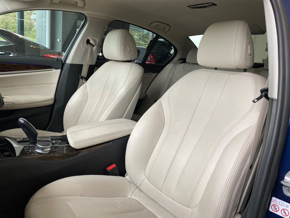 2019 BMW 5 Series - image 10