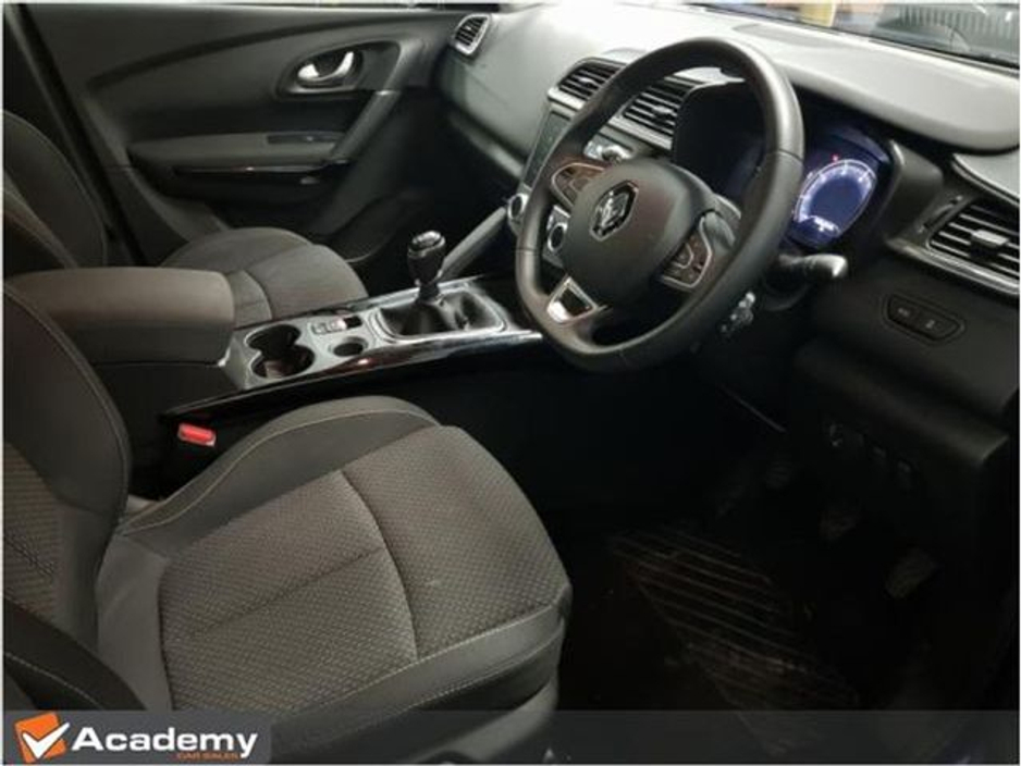 2022 Renault Kadjar - image 10