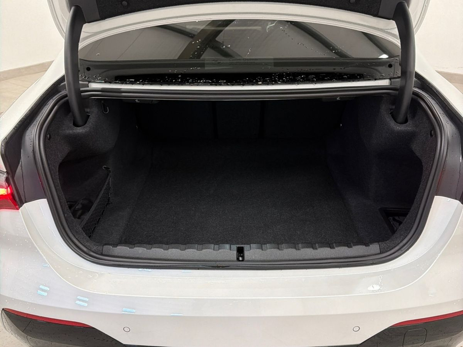 2025 BMW 4 Series - image 13