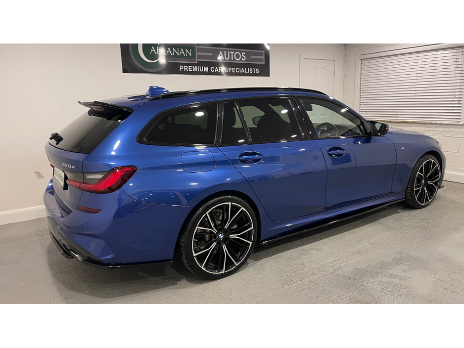 2021 BMW 3 Series - image 22