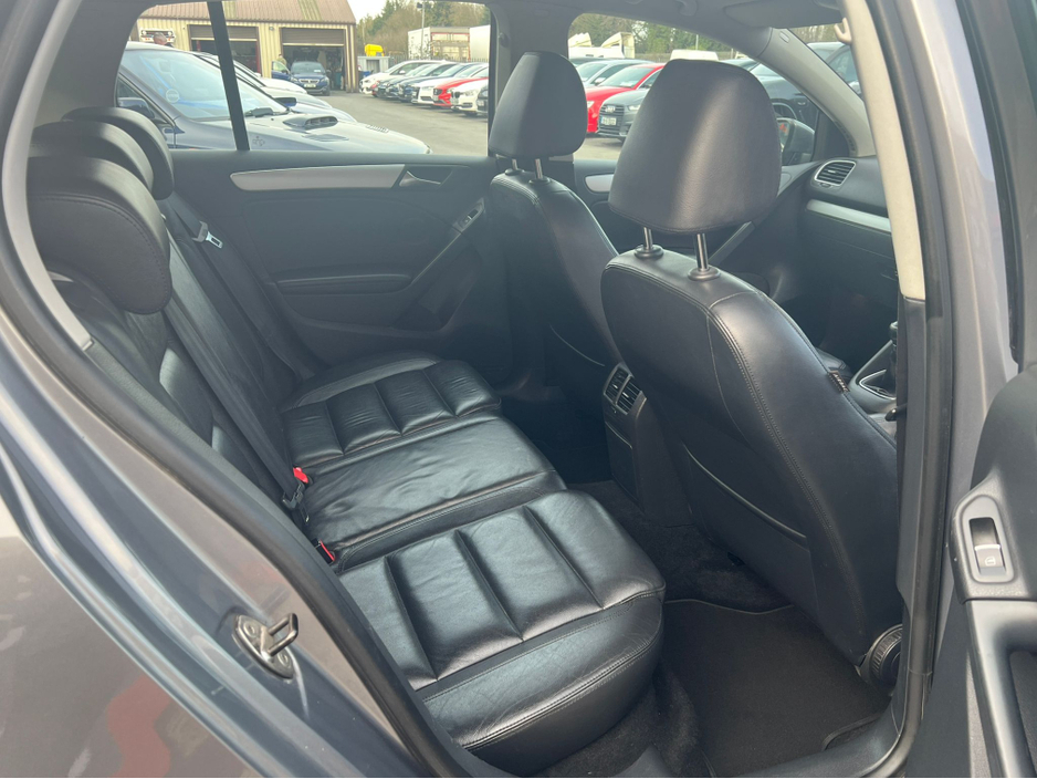 2011 Volkswagen Golf - image 14