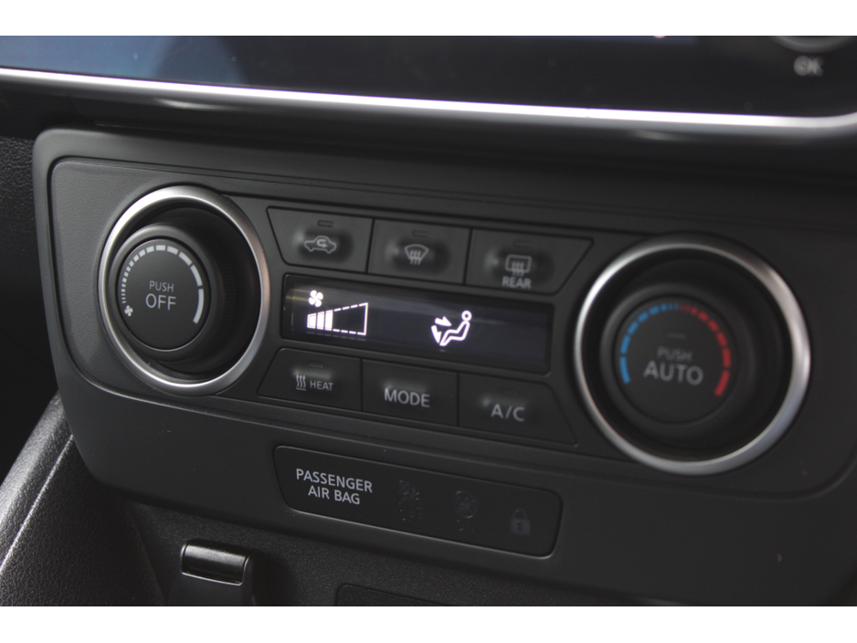 2022 Nissan Leaf - image 14