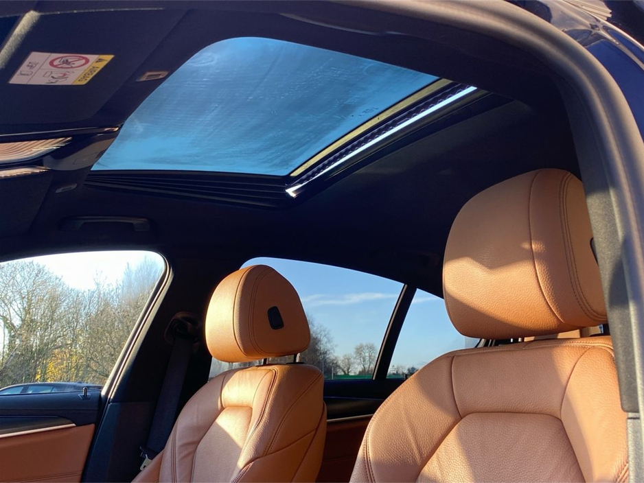 2023 BMW 5 Series - image 22