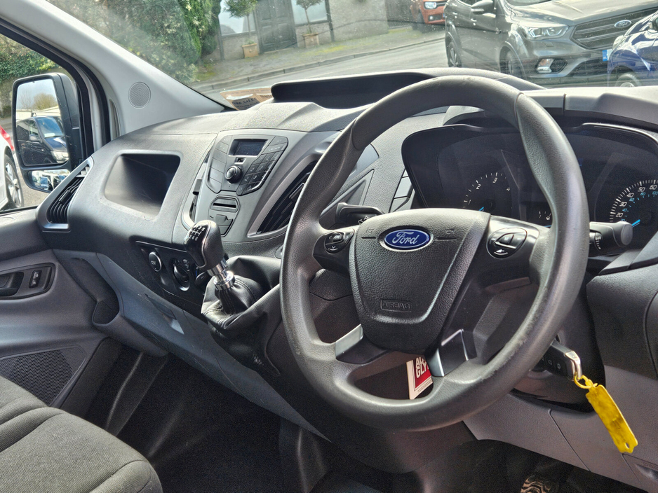 2017 Ford Transit Custom - image 2