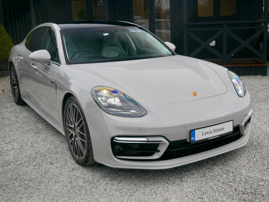 2023 Porsche Panamera - image 7