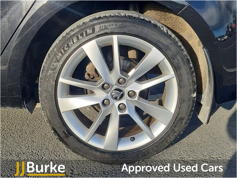 2020 Skoda Octavia - image 6