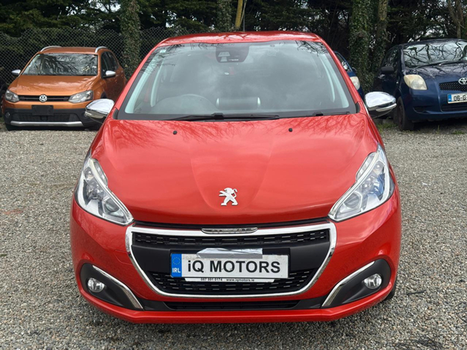 2017 Peugeot 208 - image 2