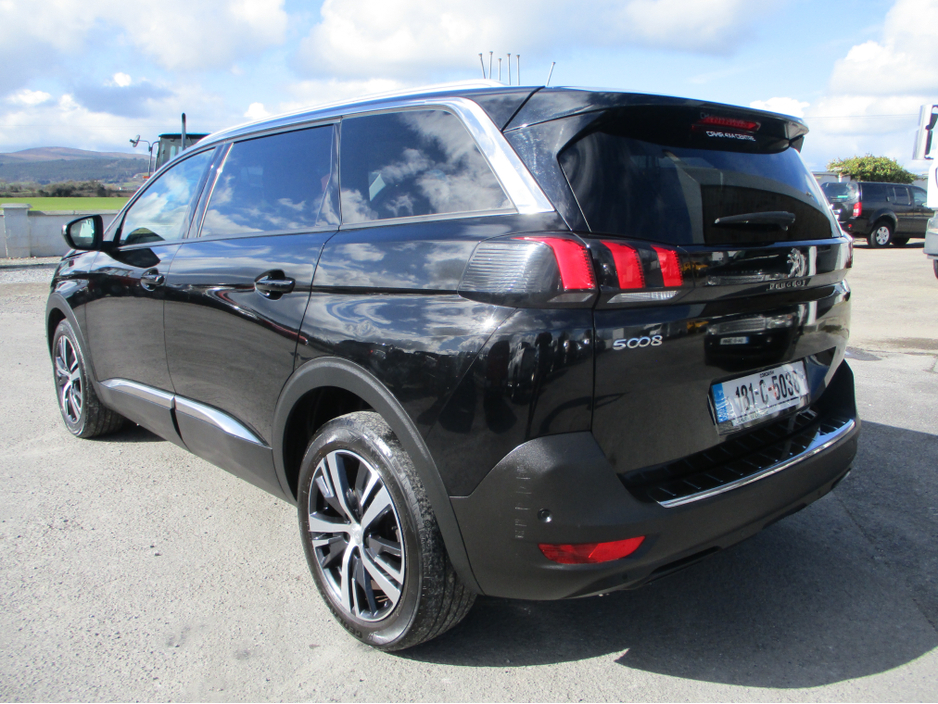2018 Peugeot 5008 - image 10