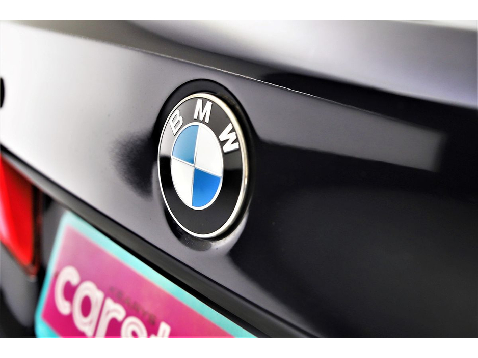 2018 BMW 5 Series - image 23