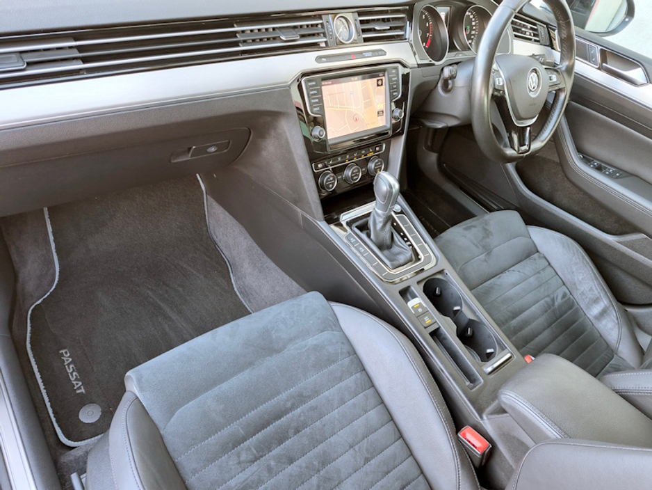 2016 Volkswagen Passat - image 14