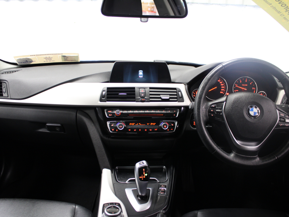 2018 BMW 3 Series - image 13