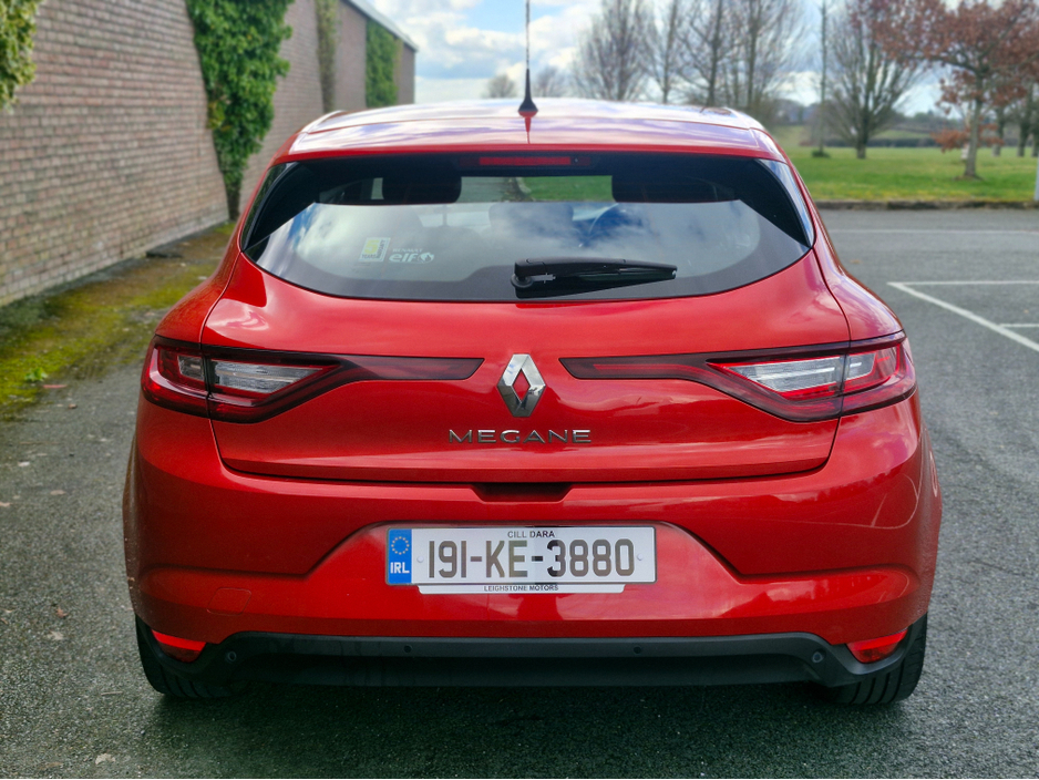 2019 Renault Megane - image 11