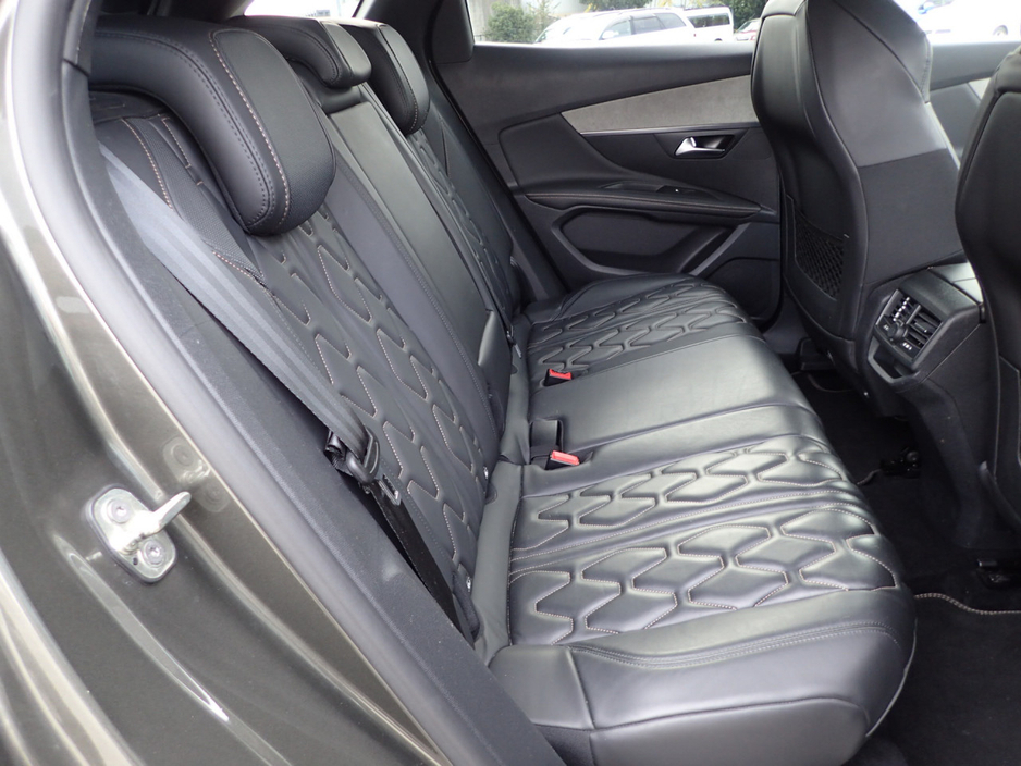2019 Peugeot 3008 - image 7