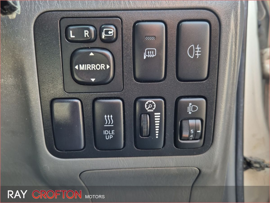 2006 Toyota Landcruiser - image 20