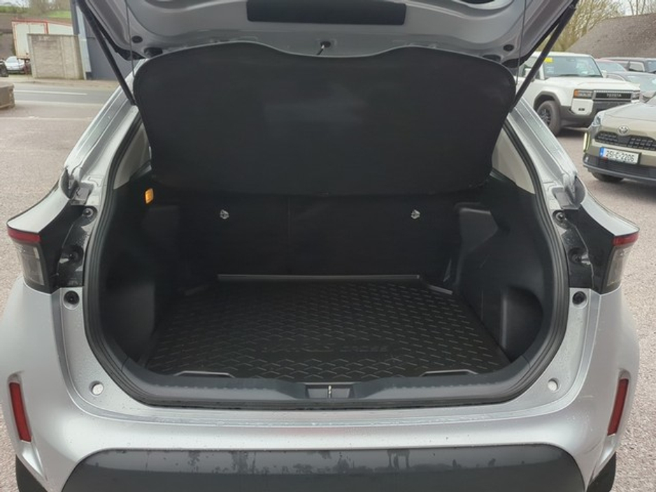 2025 Toyota Yaris Cross - image 10