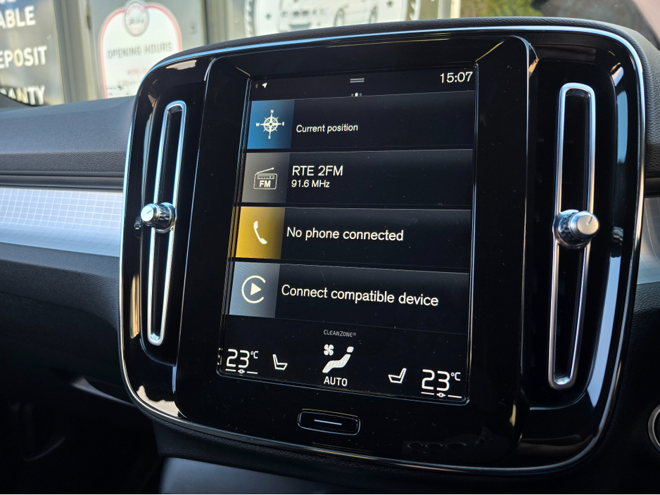 2023 Volvo XC40 - image 30