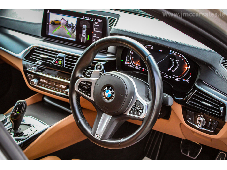 2021 BMW 5 Series - image 12
