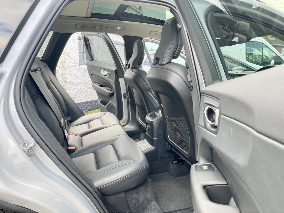 2023 Volvo XC60 - image 6