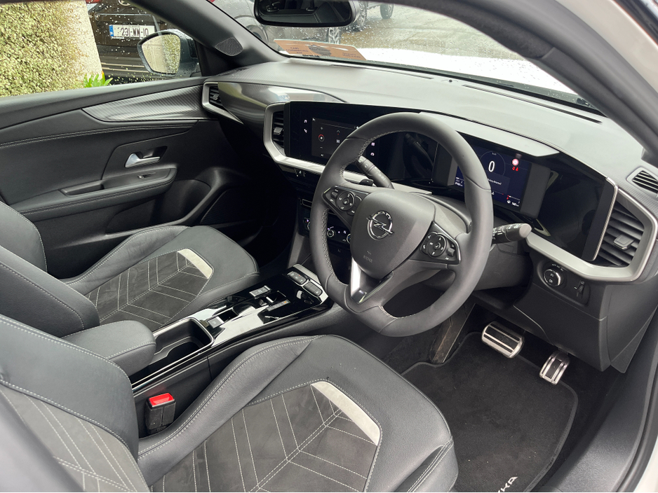 2024 Opel Mokka GS 1.2 PETROL AUTOMATIC //HEATED SEATS AND STEERING WHEEL//MASSAGE DRIVERS SEAT//REVERSE CAMERA//KEYLESS ENTRY//ADAPTIVE CRUISE CONTROL// €23,950