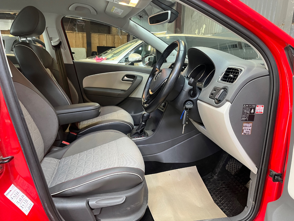 2017 Volkswagen Polo - image 7