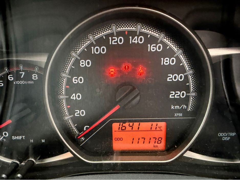 2016 Toyota Yaris - image 14