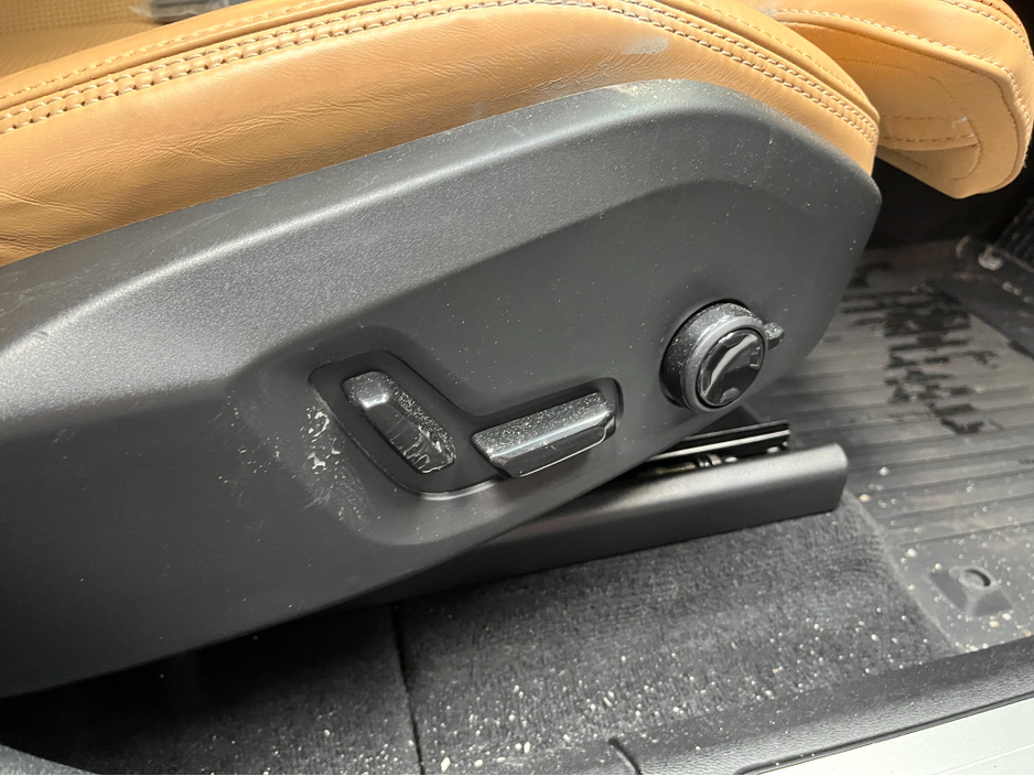 2021 Volvo XC60 €39950 2021 VOLVO XC60 RECHARGE PLUG-IN HYBRID T8 AWD 2.0 AUTOMATIC / CRUISE CONTROL / 360° CAMERA / ELECTRIC MEMORY & HEATED SEAT / PANORAMIC SUNROOF / APPLE CARPLAY €39,950