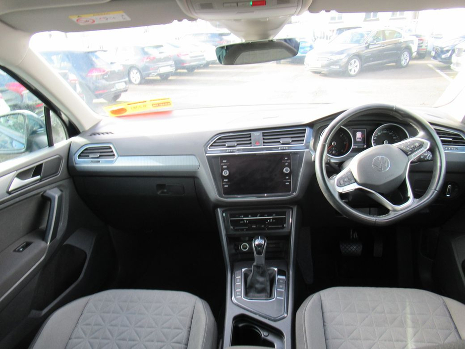 2022 Volkswagen Tiguan - image 11