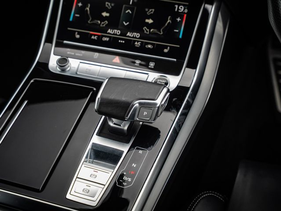 2021 Audi Q7 - image 8