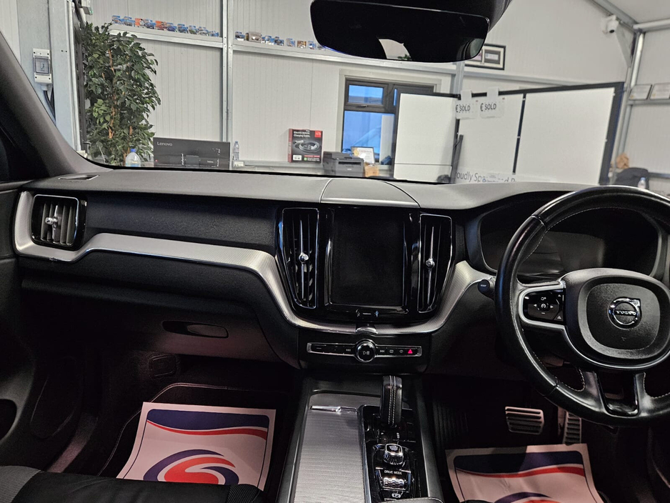 2021 Volvo XC60 - image 12