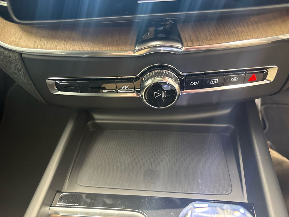 2026 Volvo XC60 - image 26