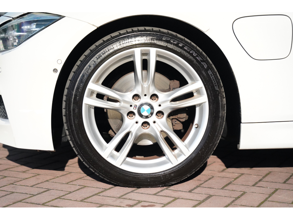 2016 BMW 3 Series - image 25